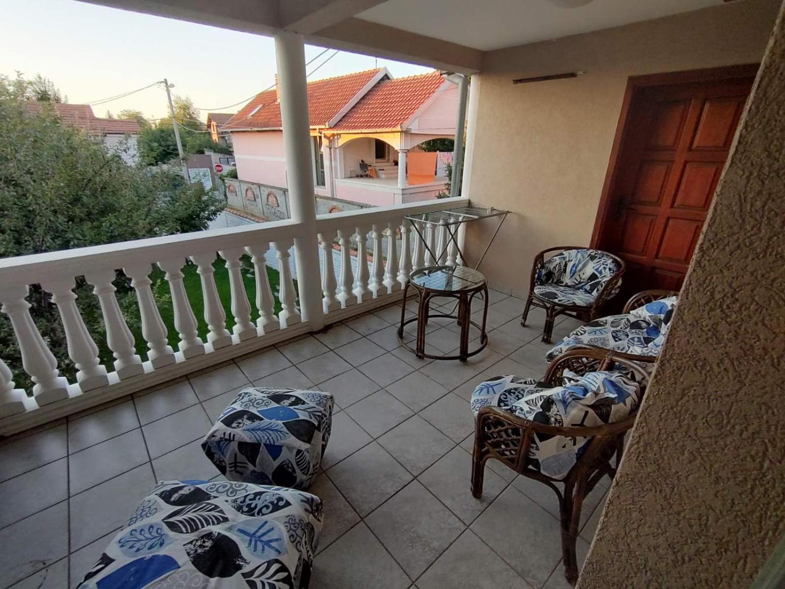 Plavi Apartman Airport بلغراد المظهر الخارجي الصورة