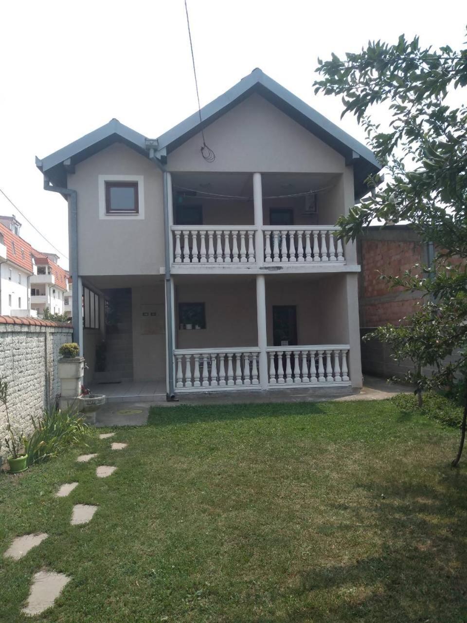 Plavi Apartman Airport بلغراد المظهر الخارجي الصورة